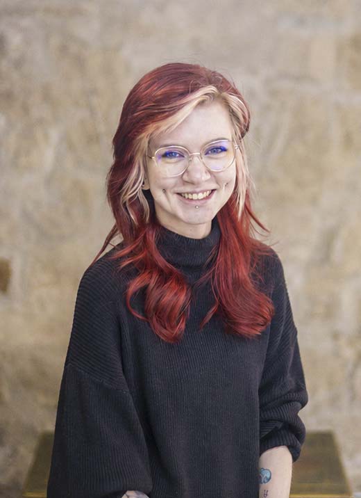 Lea, Master Colorist & Ausbilderin bei schee