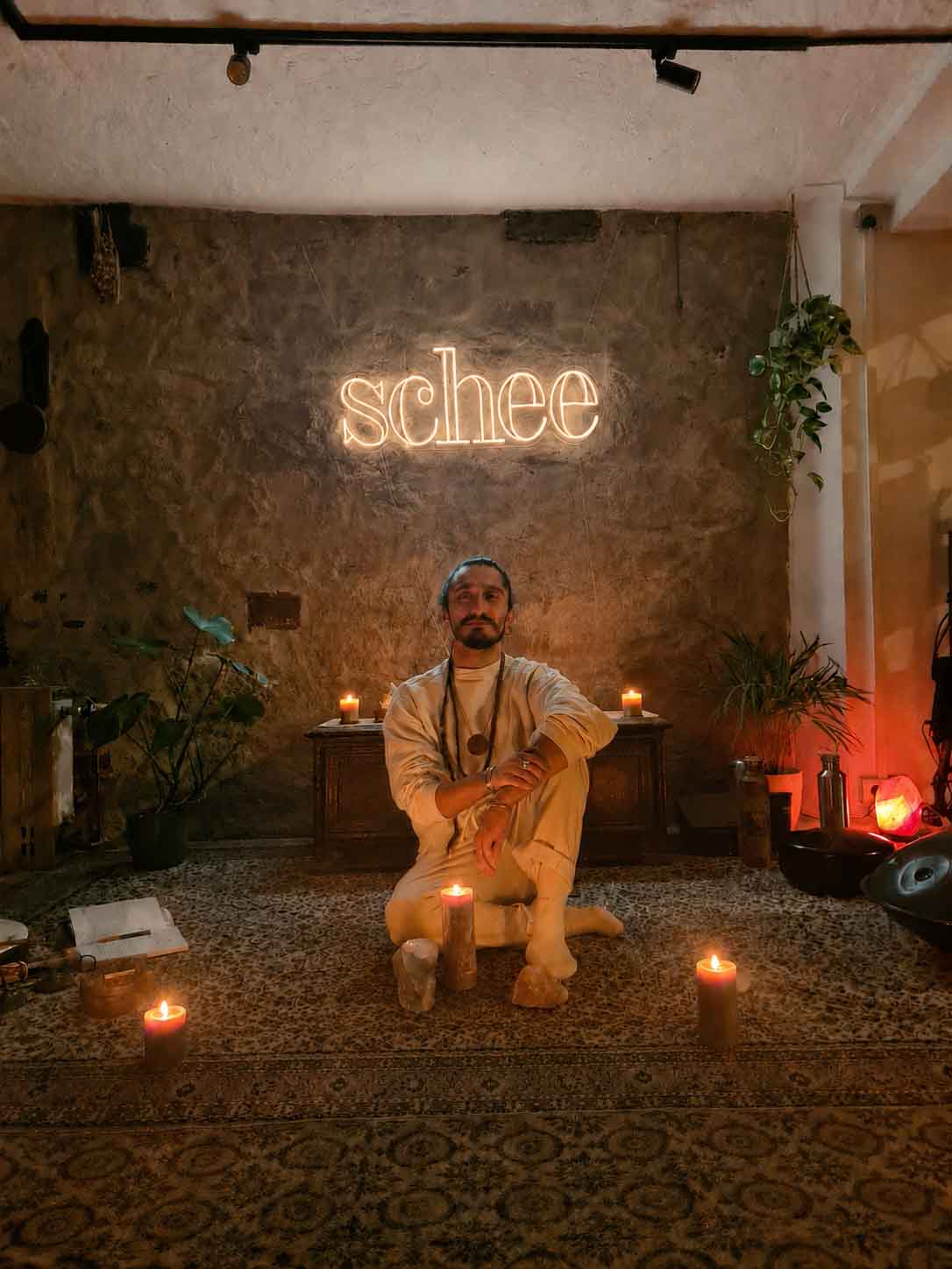 Veranstaltung im schee Salon – Kerzen, Atmosphäre, Gemeinschaft